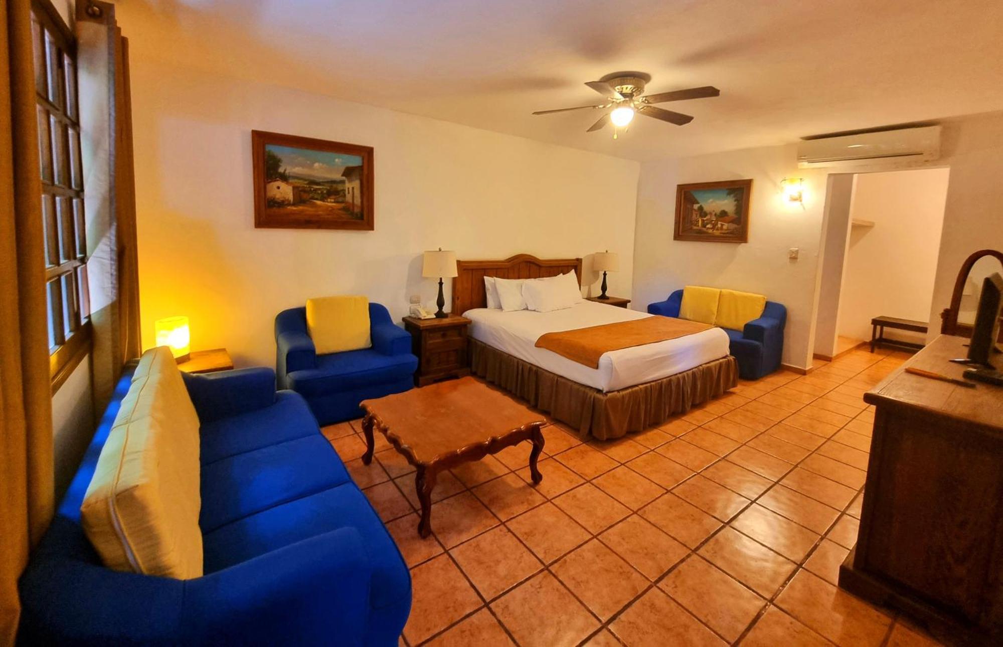 Hotel Holly Merida Exterior photo
